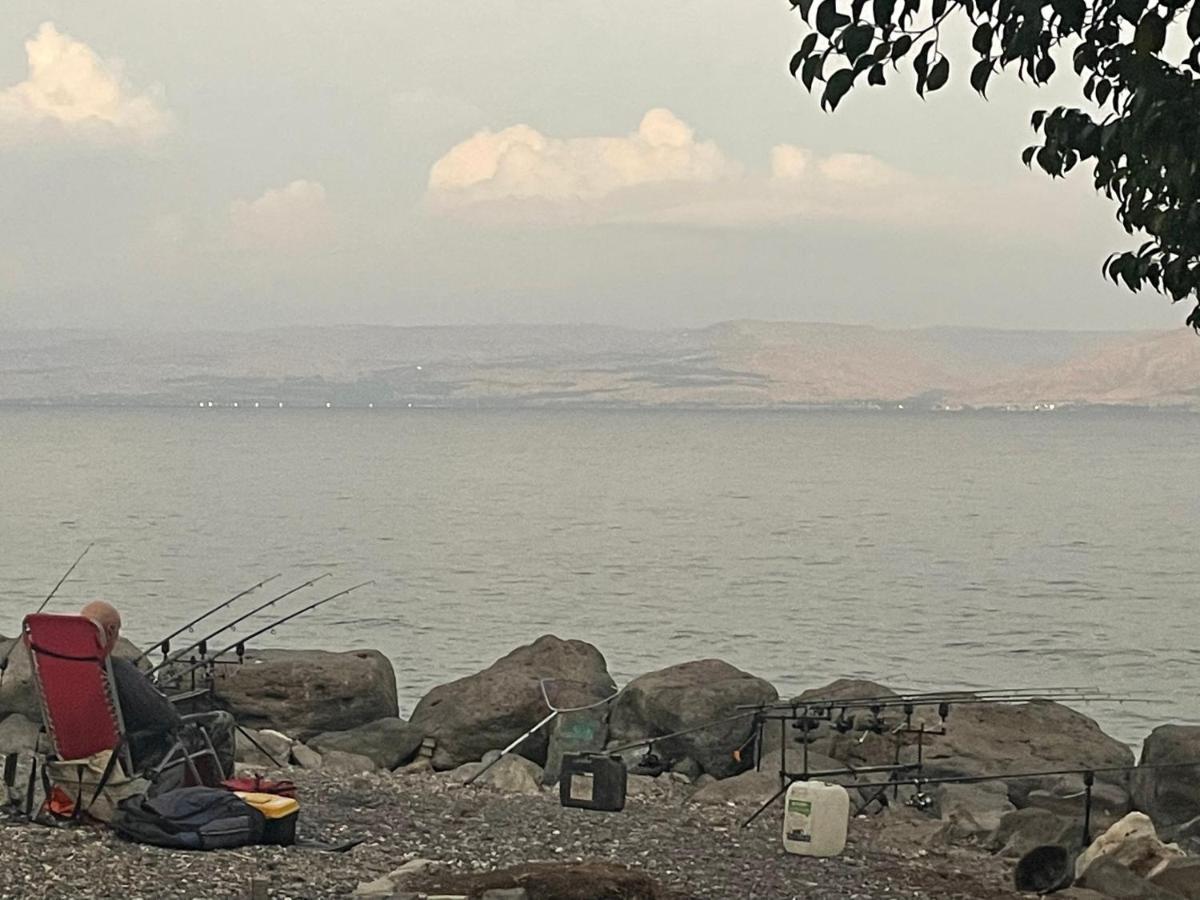 תכלת על הכינרת Light Blue On The Kinneret Lake 提比里亞 外观 照片
